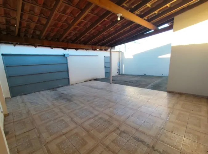VENDO CASA BAIRRO LUIZOTE DE FRETAS III