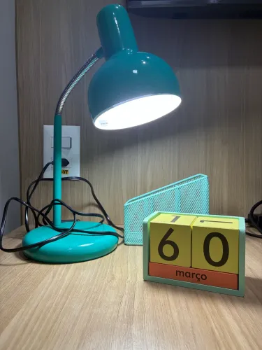 Kit escritório - Luminária, porta lápis e calendário Tok&Stok