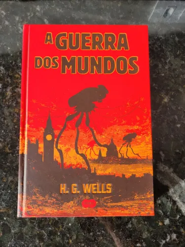 Livro A Guerra dos Mundos - H G Wells - Capa Dura