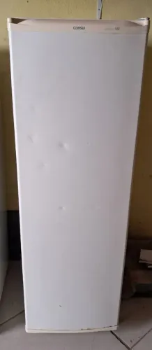 Cônsul degelo 270 litros toda limpinha e higienizada gelando muito só usar.