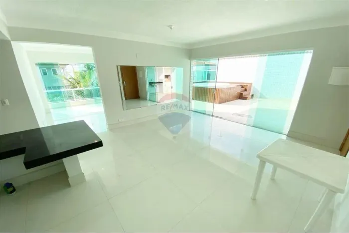 Cobertura reformada com jacuzzi e churrasqueira com 3 quartos a 10 metros da praia do Tomb