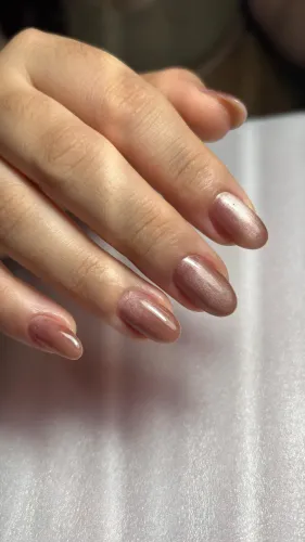 Manicure e pedicure, unhas de gel a domicílio. 