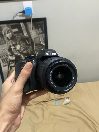 Vendo câmera Nikon D3200 com lente bateria e carregador