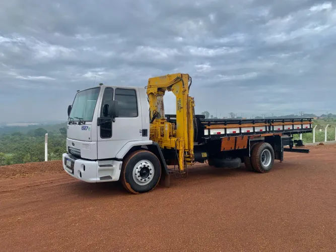 Ford Cargo 1517 munck ano 2007