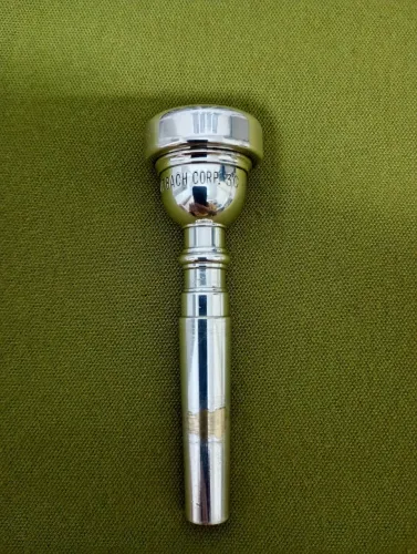 Vendo bocal para trompete Bach 3C corp.