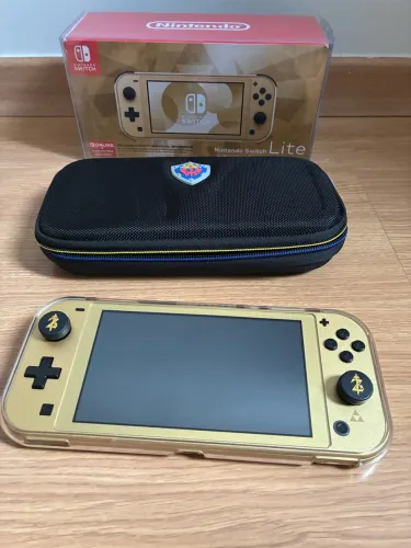 Nintendo Switch Lite Hyrule Edition + Case Original