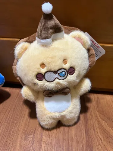 Leão de pelúcia com chapéu