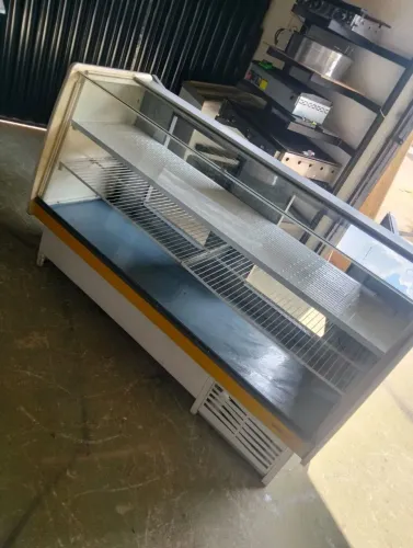 ?Balcão gelado tamanho 1,75 marca Gelopar - motor Original.