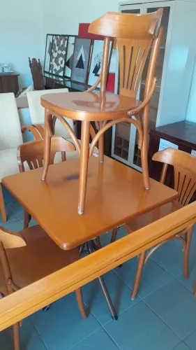 Conjunto de Mesa com 4 cadeiras