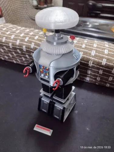 ROBO B-9. " PERDIDOS NO ESPAÇO "
