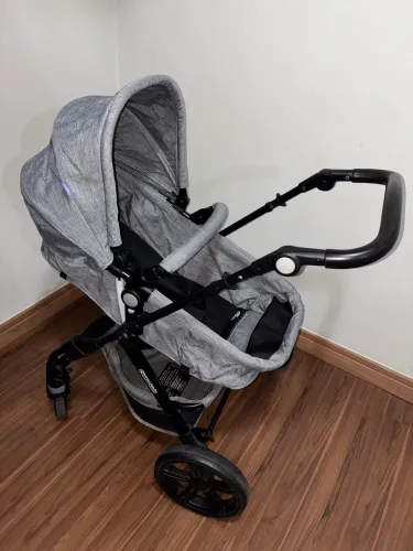 Carrinho de bebê Cosco