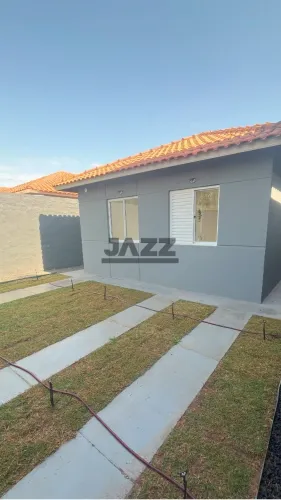 Casa à venda no Monte Feliz com quintal, 2 quartos, 1 banheiro e 1 vaga de garagem