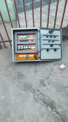 Painel de comandos e material elétricos 