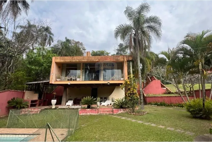 Casa com piscina e muito verde no Condomínio Sausalito em Mairiporã - R$1.200.000,00