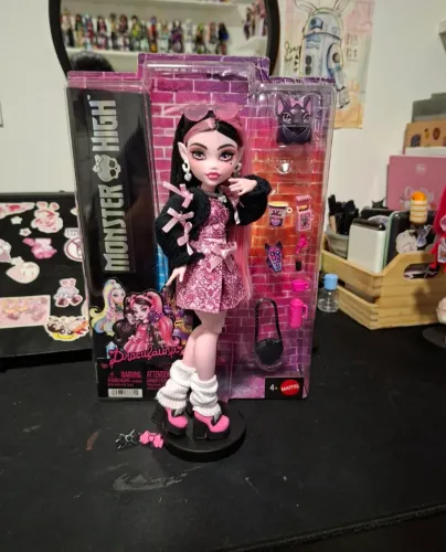 Draculaura core refresh 2.0