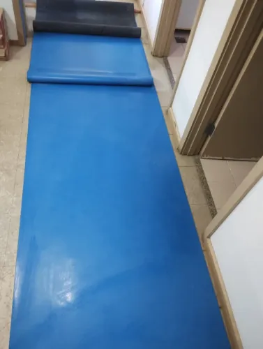 Passadeira de Borracha Azul 7,5 comprimento x 1m largura (Retirar - Barra da Tijuca RJ)