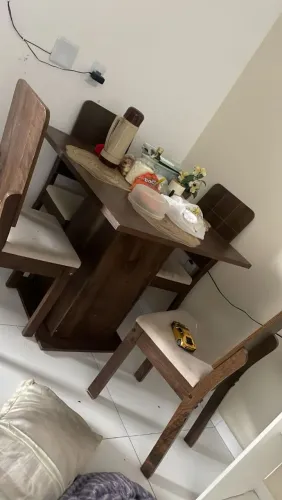 Vendo mesa 4 cadeiras