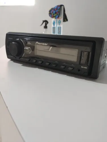 Som Pioneer MVH98UB
