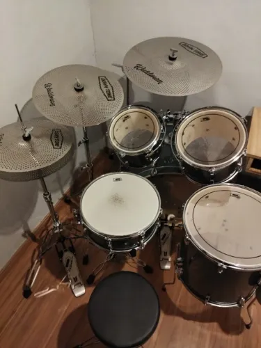 Bateria D-One Rocket DR22 + Kit Pratos Waldman Down Tone (Seminova/Zera)
