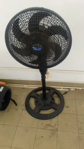 Vendo Ventilador de coluna , seminovo,150 reais