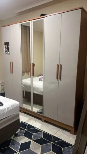 Guarda roupa 6 portas estado de novo 1 ano de uso