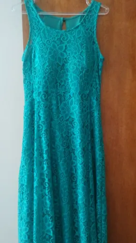 Vestido festa longo renda e forro com bojo verde