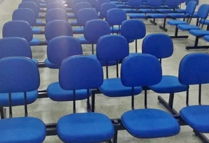 Vendo cadeiras fixas e Longarinas para igrejas(só novas)Veja Valores na Descrição