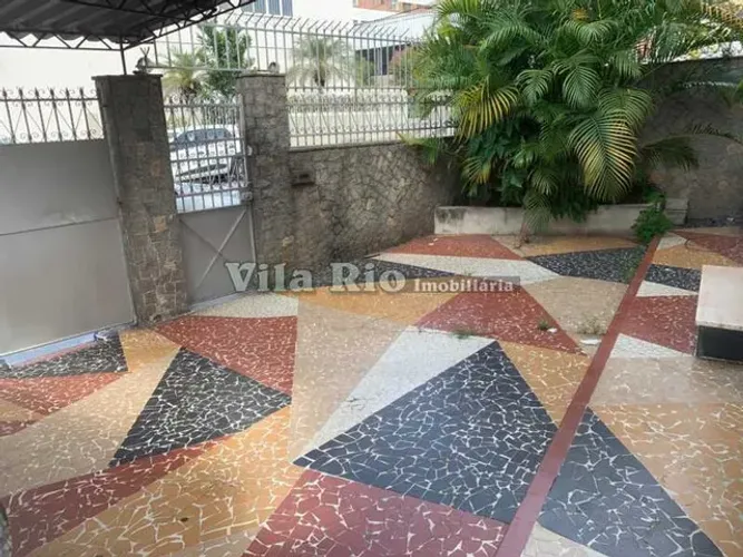CASA NA VILA DA PENHA.