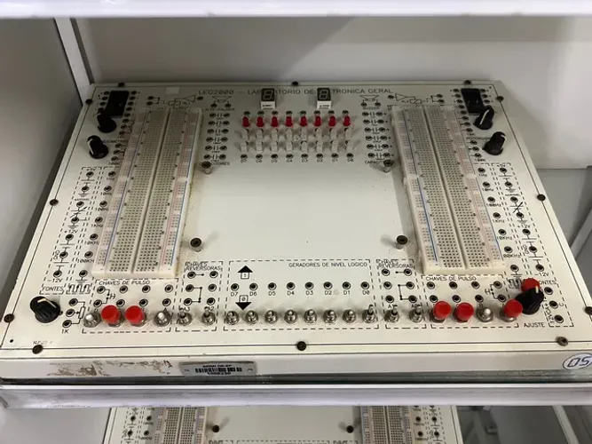 Laboratório de eletrônica LEG2000