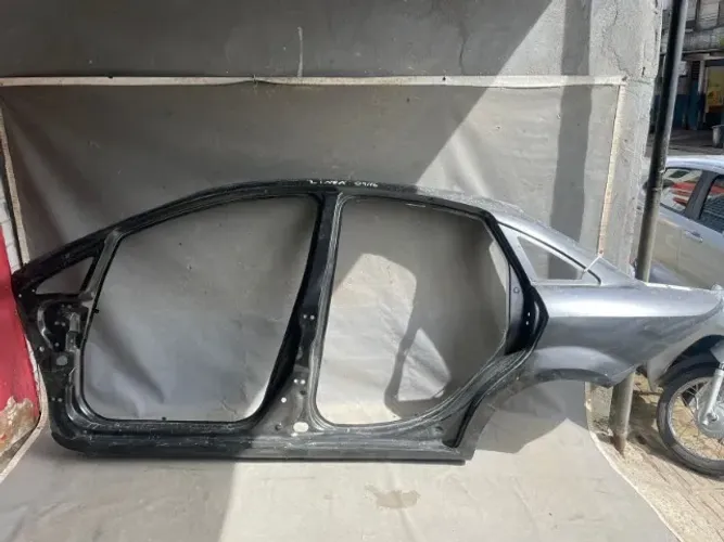 Lateral Esquerda Fiat Linea