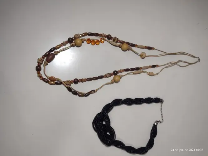 Dois Colares Por: 15,00