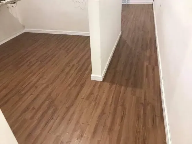 Pisos cimento queimado e vinílico 
