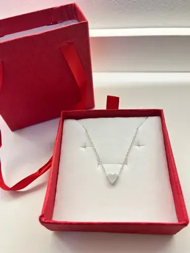Colar coração brilhante feminino bem delicado 2 cores disponíveis