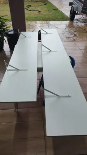 Prateleiras Brancas com mão francesa