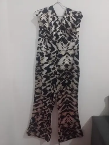 Macacão longo de seda estampa animal print