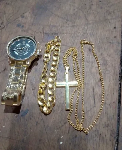 Conjunto de Acessórios Dourados - Colar e Pulseira