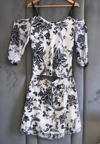 Conjunto saia e blusa tamanho P (veste 42)