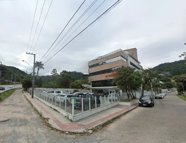 Prédio Comercial com 1400 m² e 36 vagas de garagem - Bairro Itacorubi, em Florianópollis/S