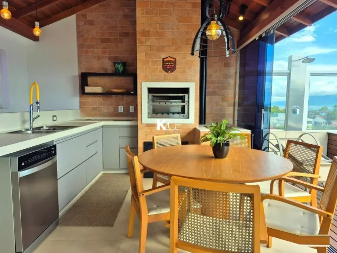 Casa com Vista para o Mar no bairro Abraão- Piscina, Gourmet e Mobiliada,