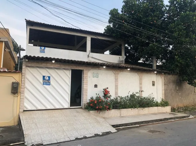Vendo casa dúplex 04 quartos, com piscina, churrasqueira. Bairro: Riachão, Nova Iguaçu/RJ