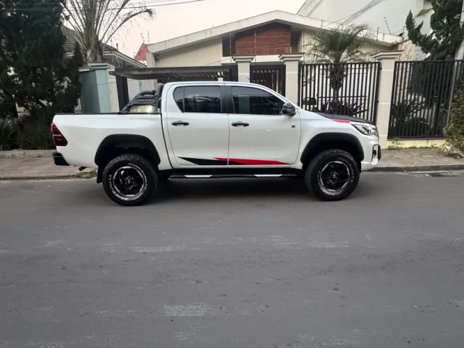 Toyota Hilux CD Gr-s 4X4 2.8 TDI Dies. Aut. 2020