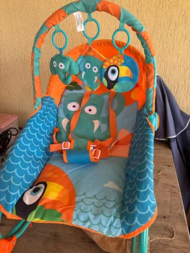 Cadeirinha de Balanço Infantil com Brinquedos e Música