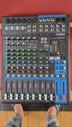 Mesa de som Yamaha MG12XU