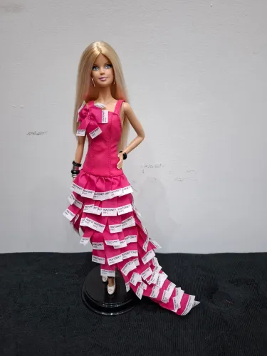 Boneca barbie collector pink in pantone