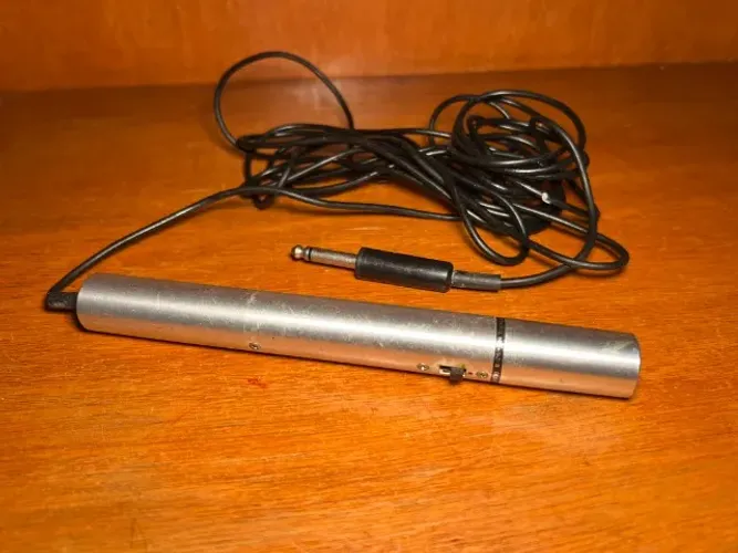 Microfone LESON MO-33AB COM CORPO EM ALUMÍNIO - EM ÓTIMO ESTADO - ANTIGUIDADE RELÍQUIA