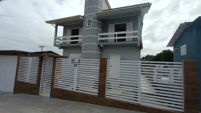 Casa AMPLA 5 dorm em local CALMO próxima centro Cricúma ACEITA apto como parte de Pgto  