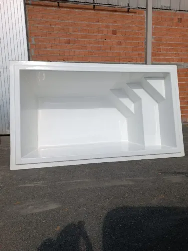 Piscina de Fibra Retangular com Degraus