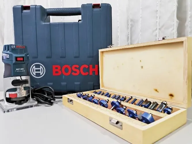 Tupia Bosch GKF 600 - Nova sem uso + 18 Fresas