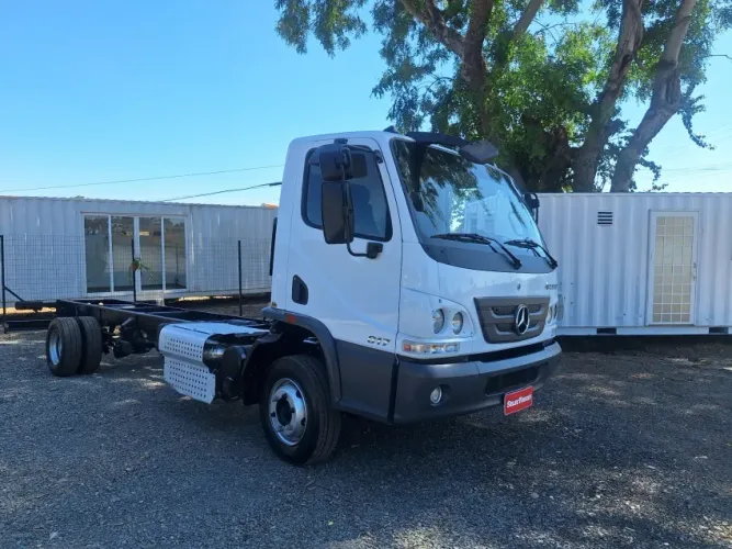 Mercedes Benz Accelo 817 apenas 32 mil km.