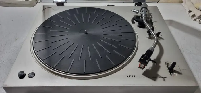 Toca disco Akai AP-001C Turntable